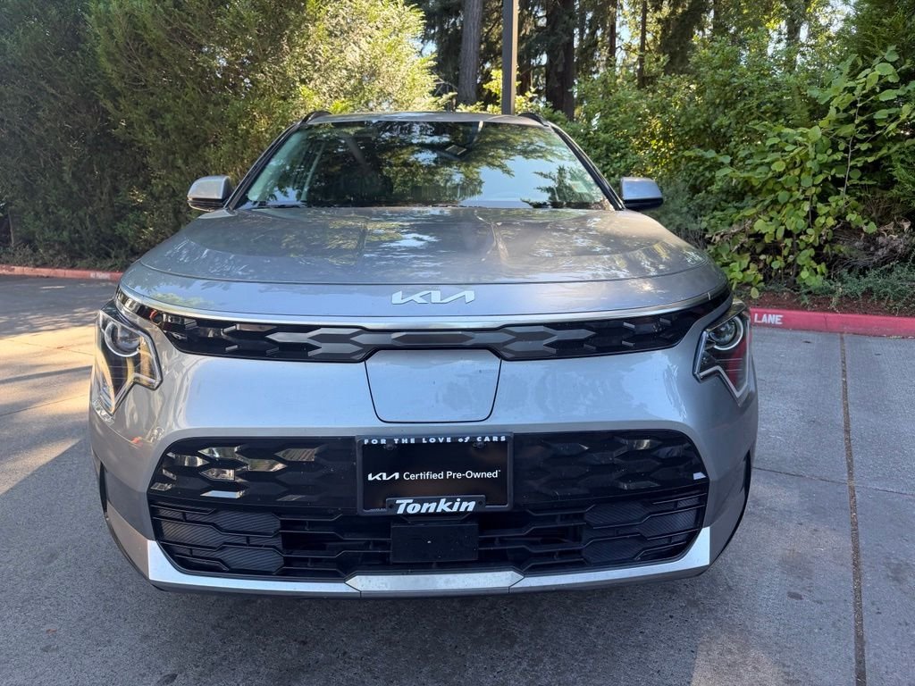 Used 2024 Steel Gray Kia Wind image 9