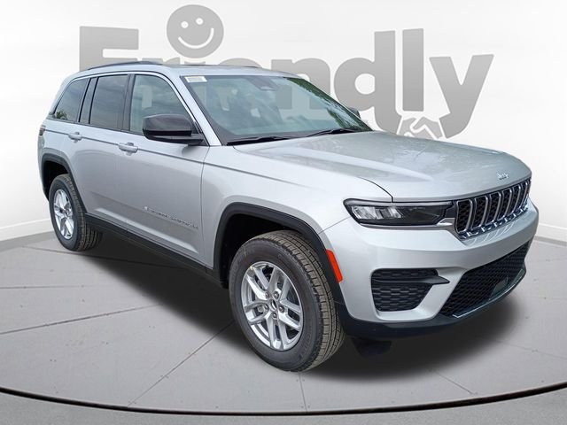 New 2026 Silver Zynith Exterior Paint Jeep Laredo X image 3