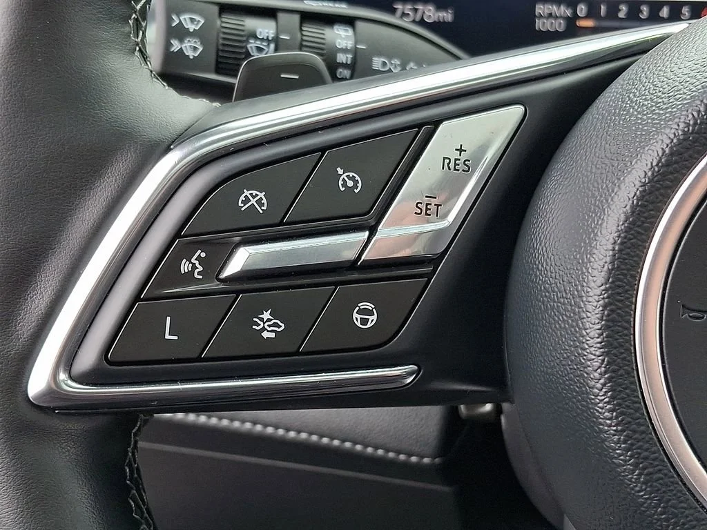 Used 2025 Moonstone Gray Metallic Buick Avenir image 23