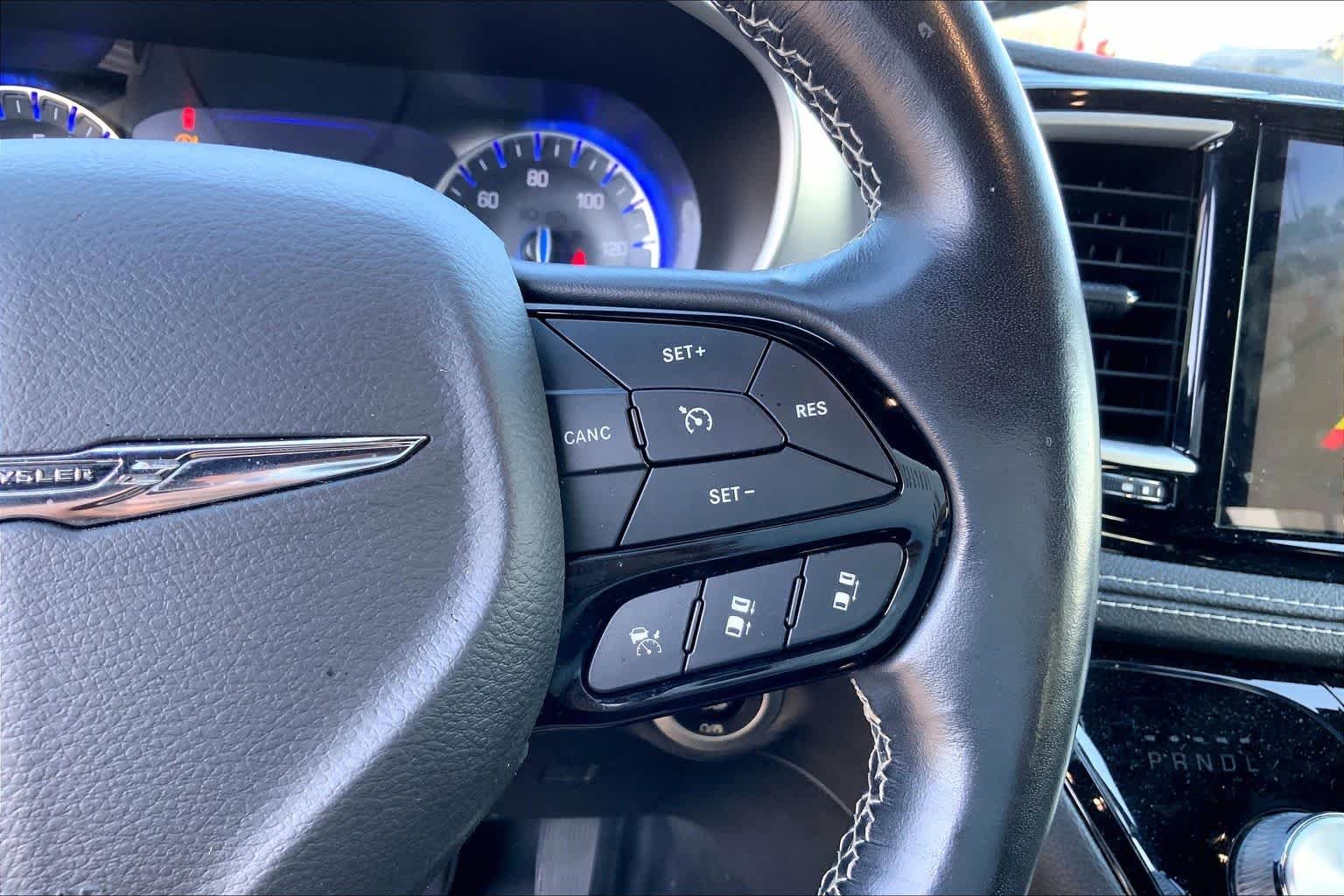 Used 2021 Ceramic Gray Clearcoat Chrysler Touring L image 22