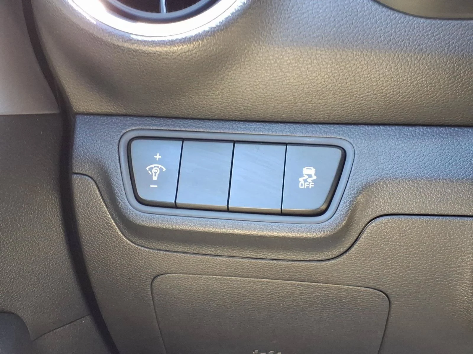 Used 2023 Snow White Pearl Kia LXS image 29
