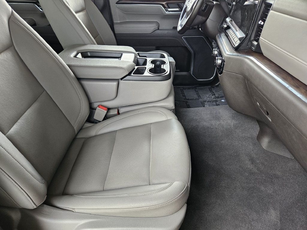 Used 2025 White GMC SLT image 13