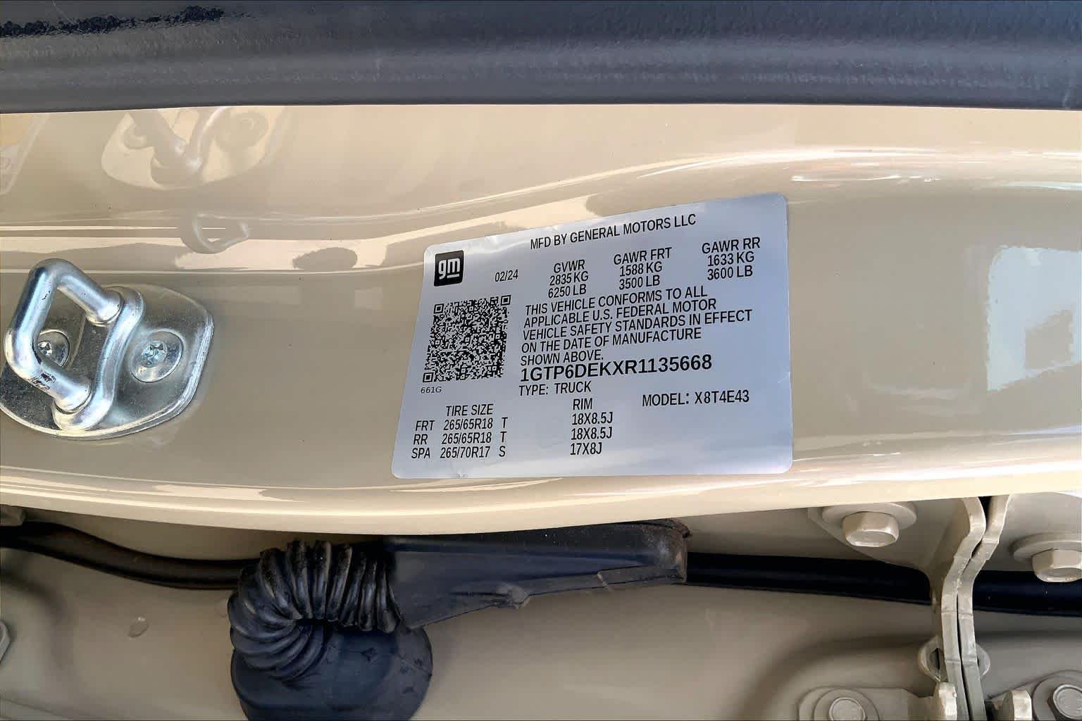 Used 2024 Desert Sand Metallic GMC 4WD AT4 image 34