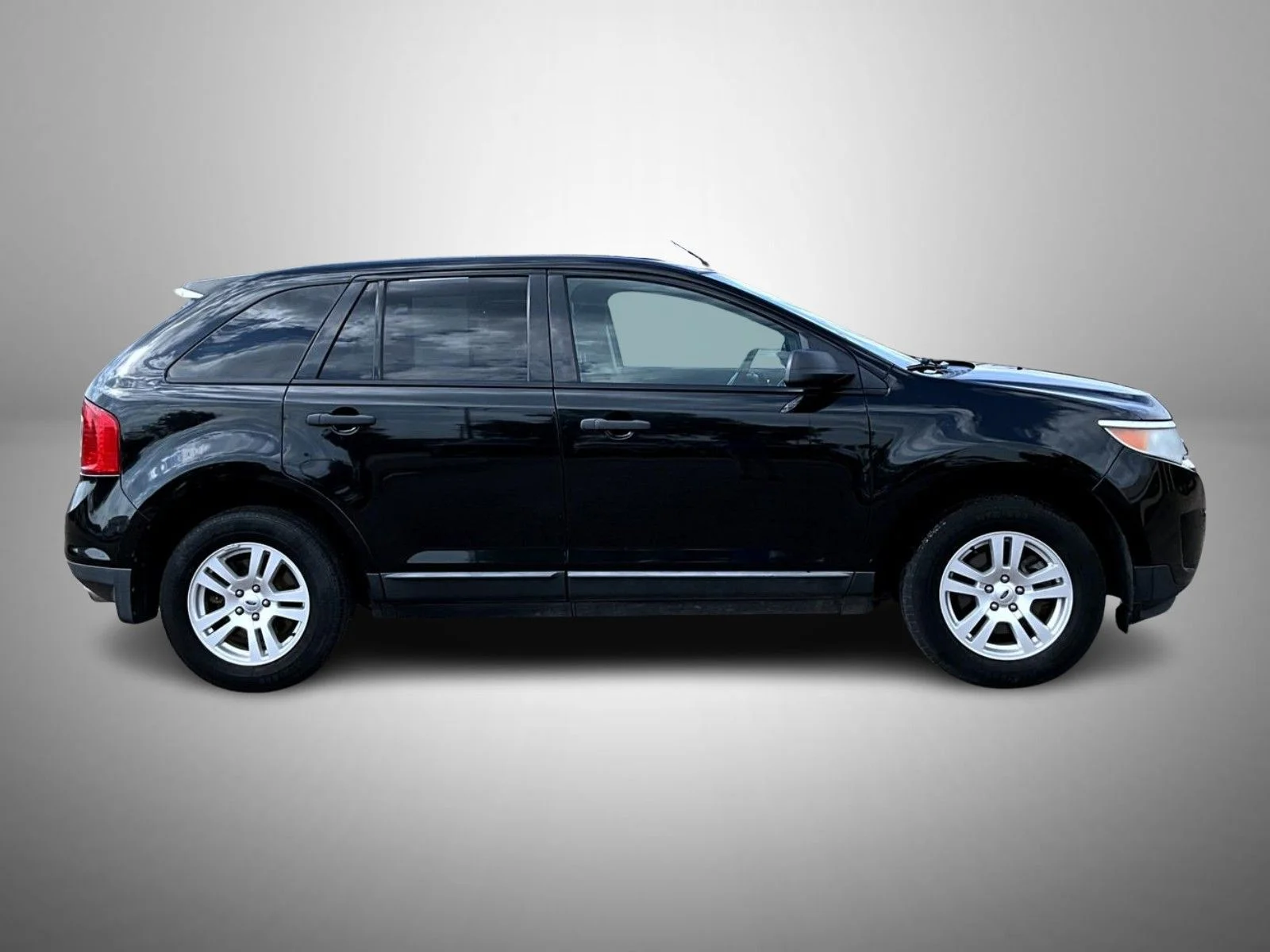 Used 2011 Black Ford SE image 4