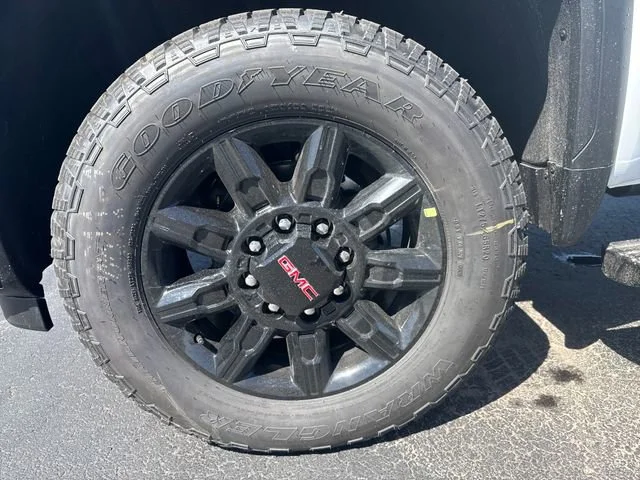 New 2026 Summit White GMC AT4 image 30