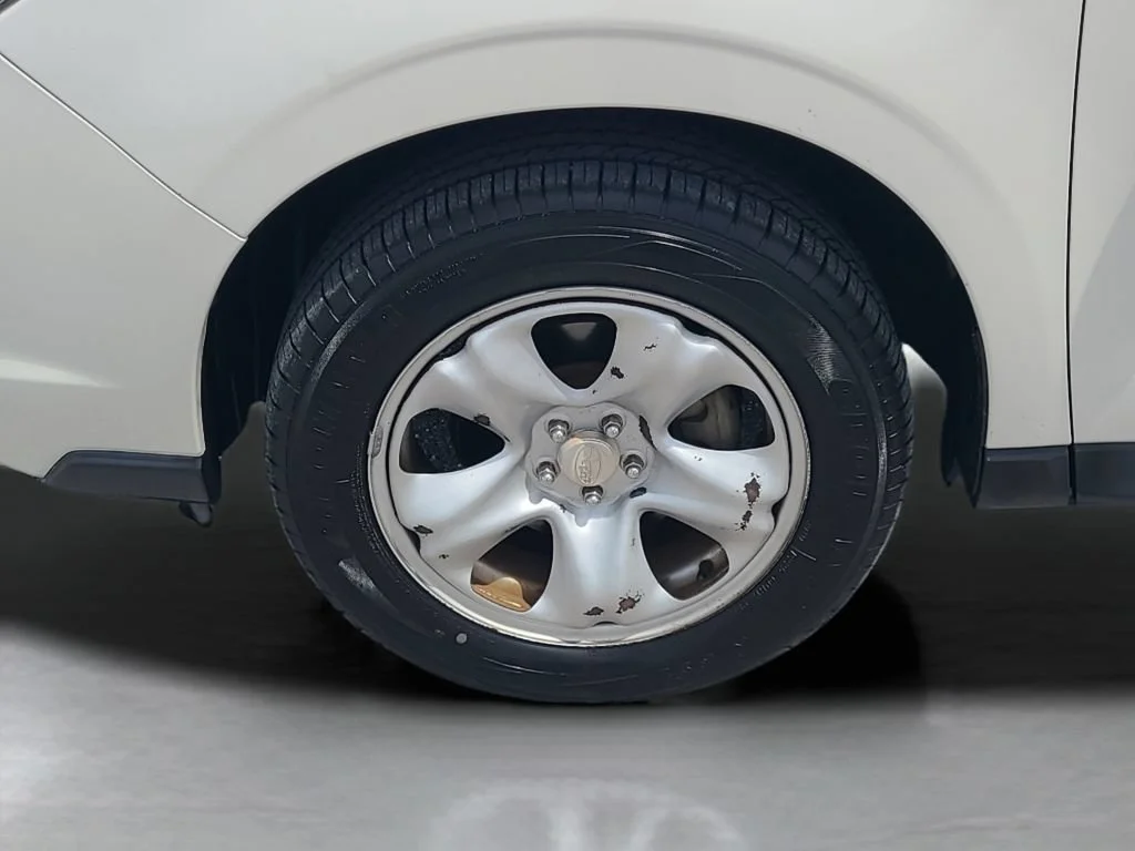 Used 2018 White Subaru 2.5i image 23
