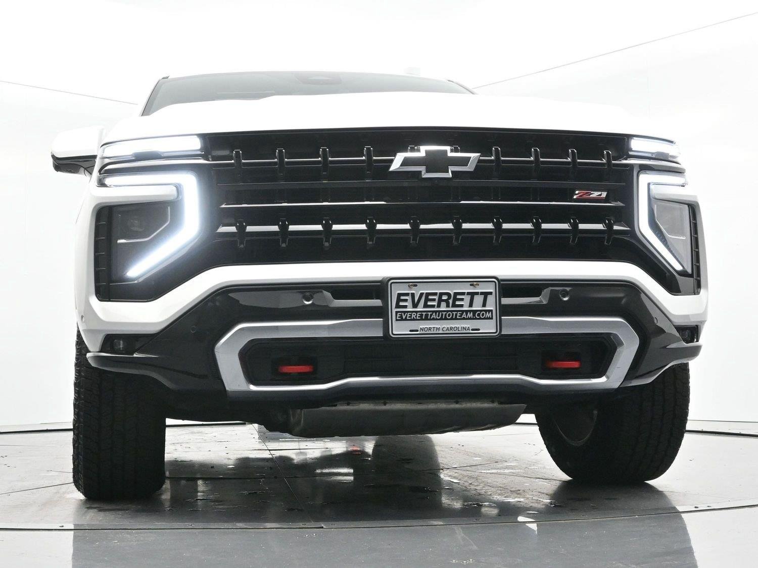 Used 2025 Iridescent Pearl Tricoat Chevrolet Z71 image 43
