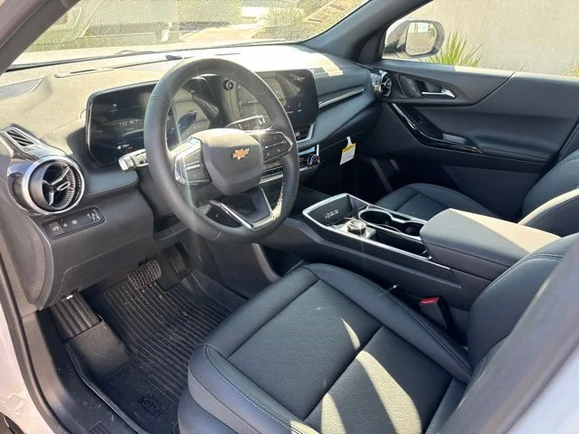 New 2027 White Chevrolet LT image 10