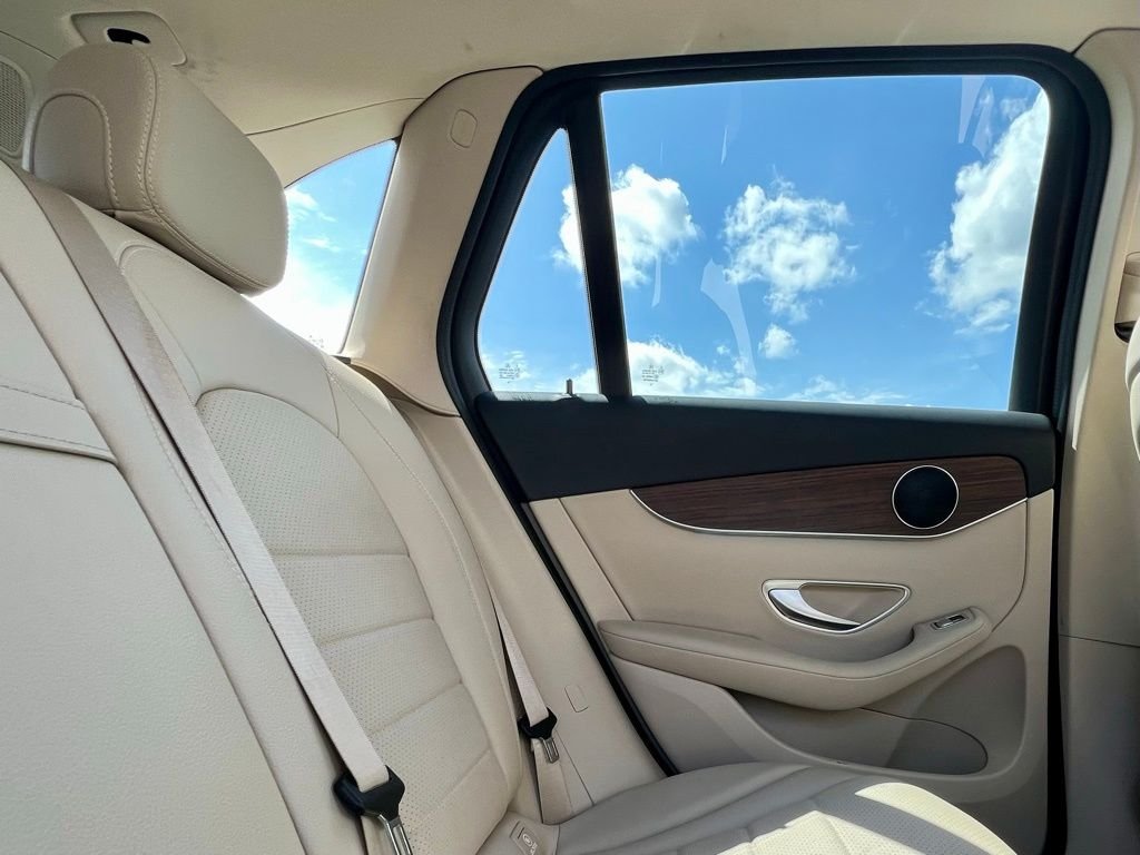 Certified Used 2022  Mercedes-Benz GLC 300 image 19