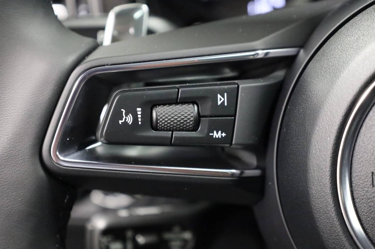 2026 Porsche Macan T - Photo 27