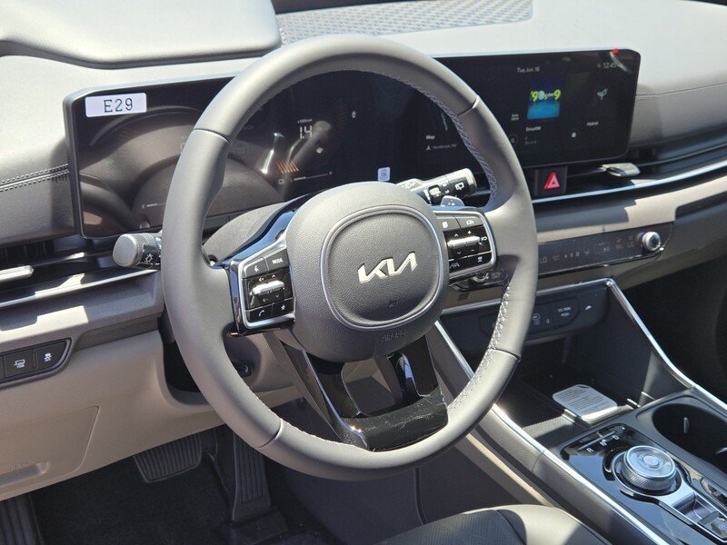 New 2026 Snow White Pearl Kia EX image 11