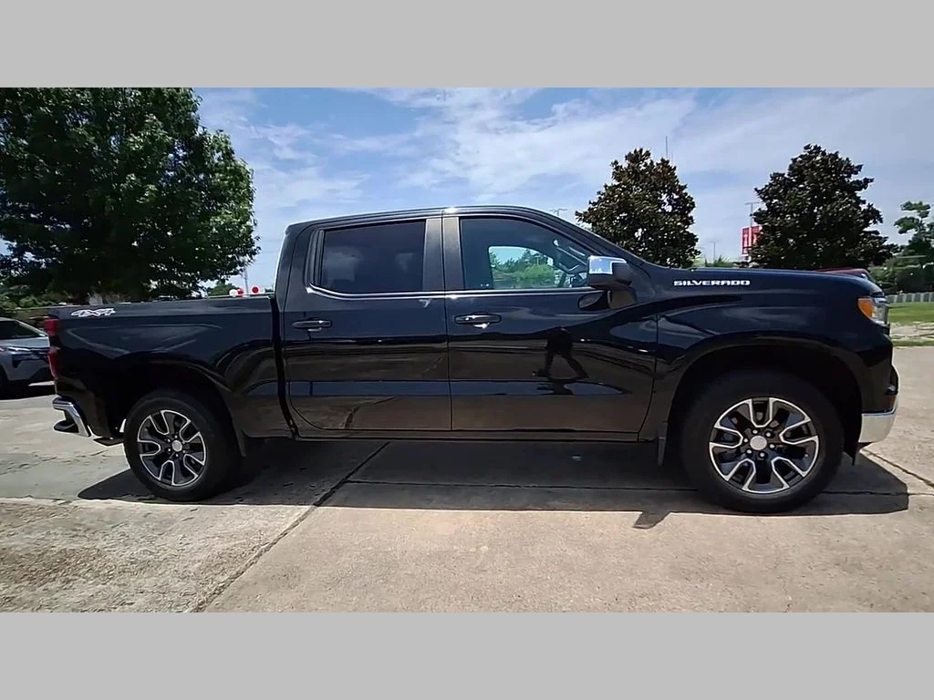Used 2023 Black Chevrolet LT image 35