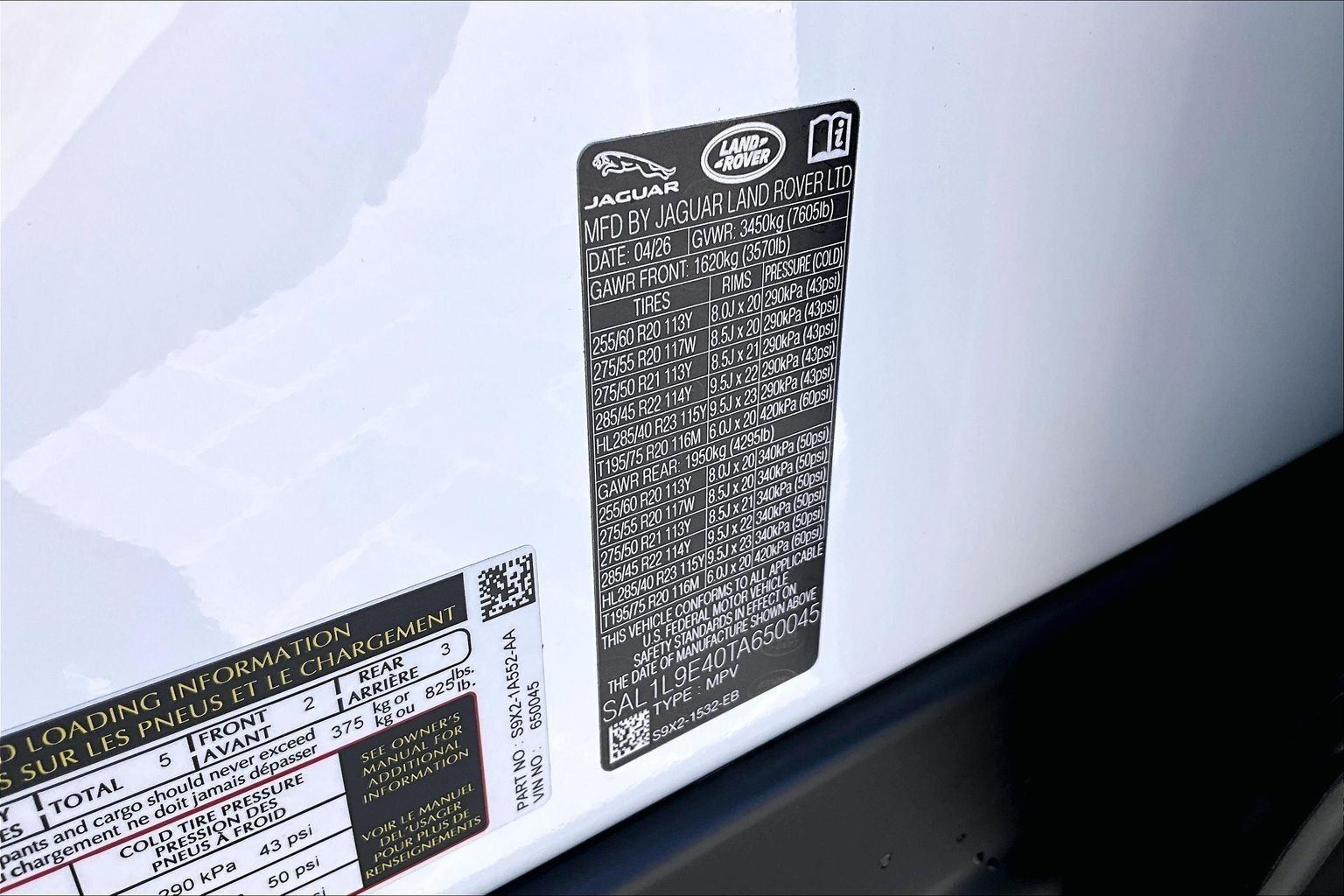 New 2026 White Land Rover Dynamic SE image 13