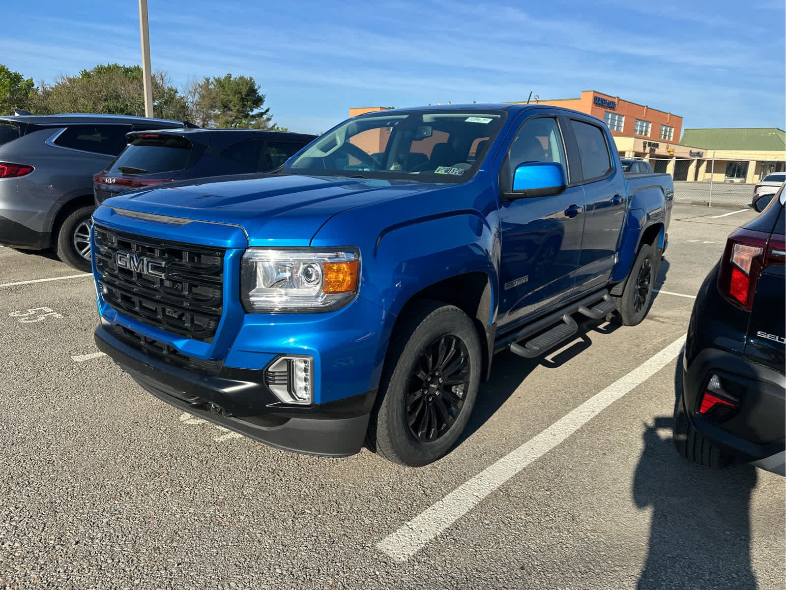 2022 GMC Canyon 4WD Elevation Crew Cab Short Box's photo