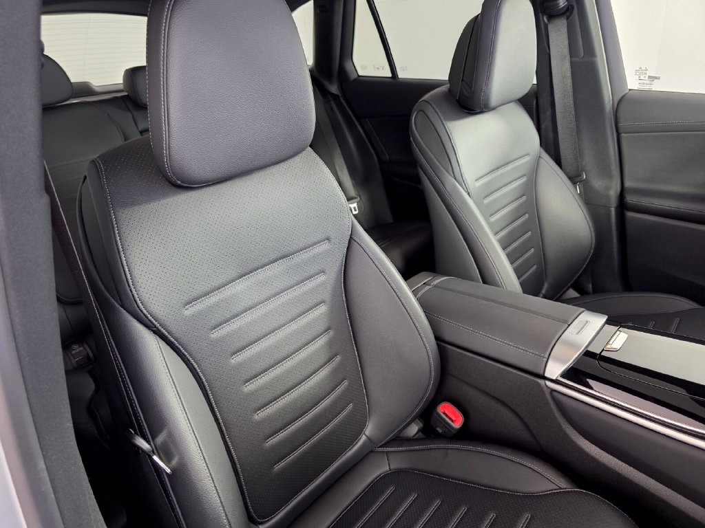 Used 2024 Silver Mercedes-Benz GLC 300 image 29