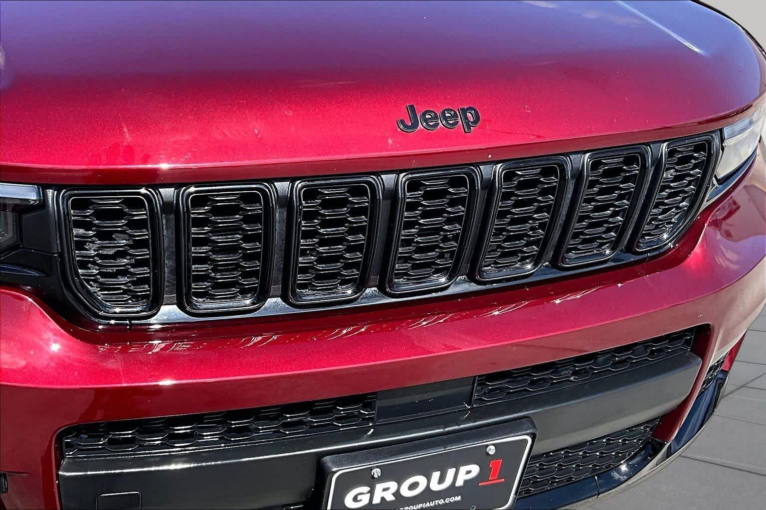 Used 2023 Velvet Red Pearlcoat Jeep Altitude image 30