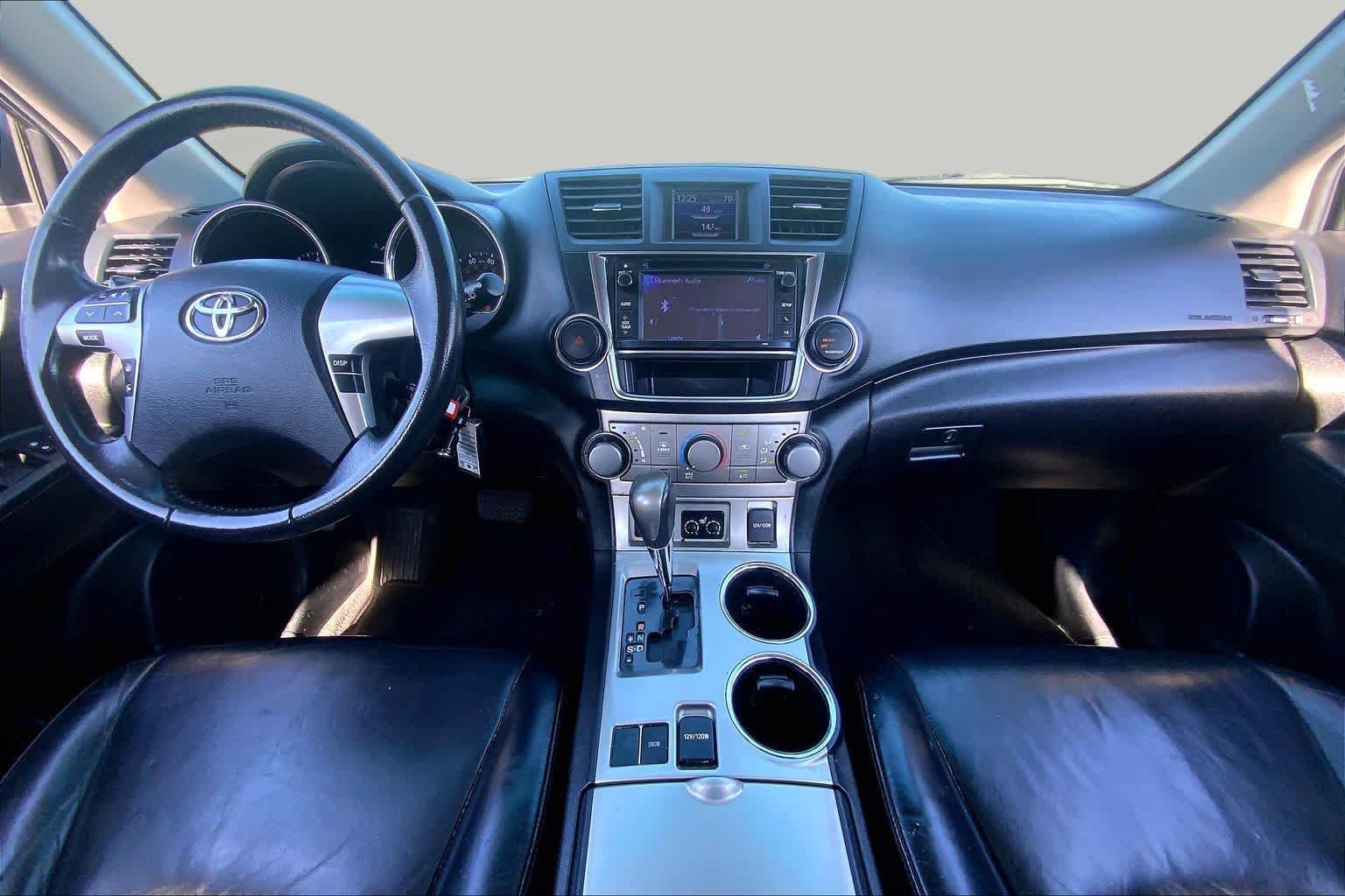 Used 2013 Magnetic Gray Metallic Toyota SE image 15
