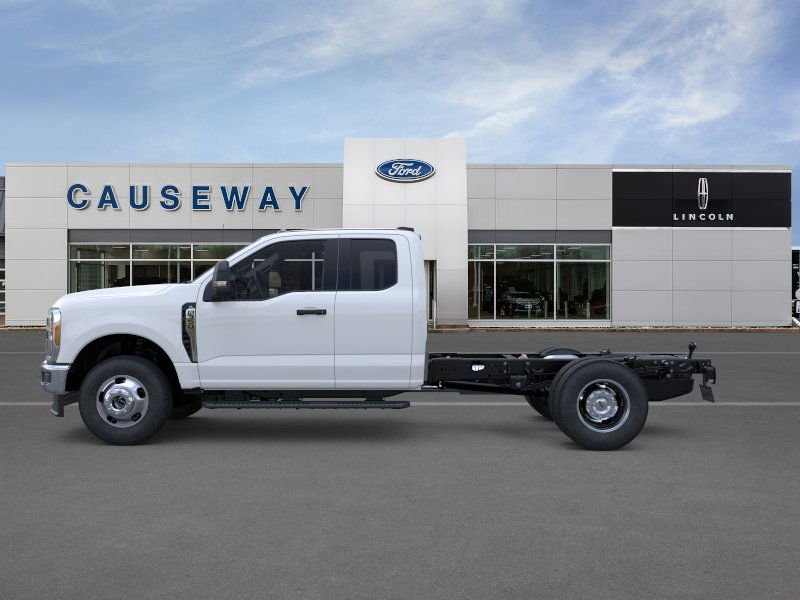 New 2026 Oxford White Ford F-350® XL image 26