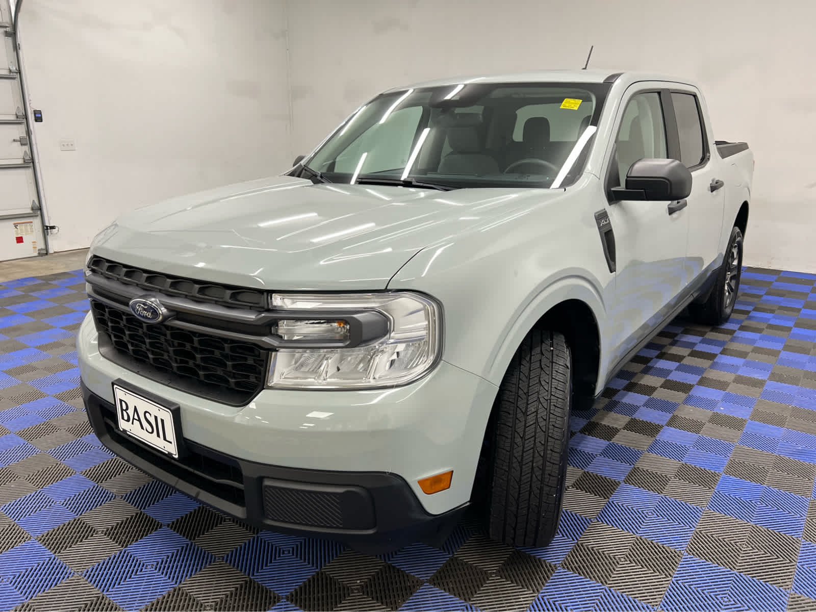 Used 2024 Cactus Gray Ford XLT image 3