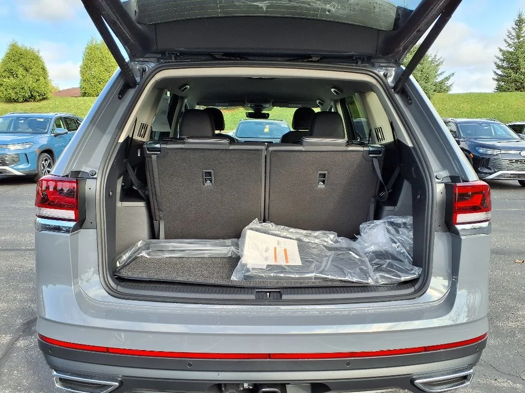 New 2026 Pure Gray Volkswagen 2.0T SE w/Technology image 5