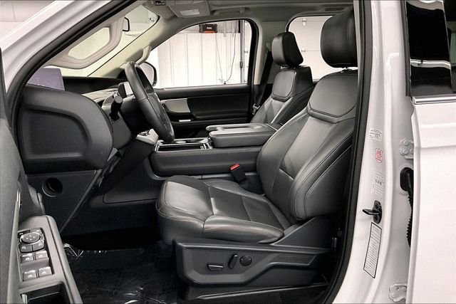 Used 2025 Oxford White Ford Active image 24