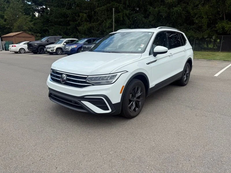 Used 2024  Volkswagen 2.0T SE image 2
