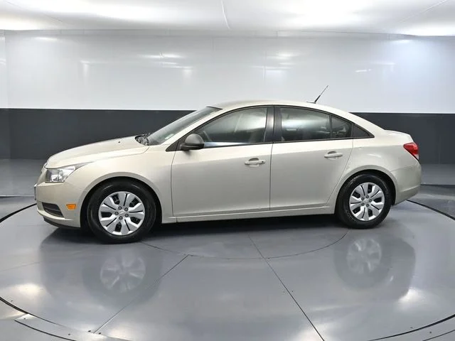 2013 Chevrolet Cruze LS - Photo 9