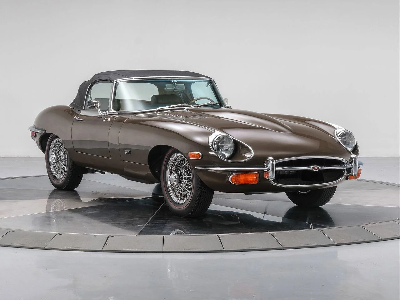 Used 1971  Jaguar Series II image 7