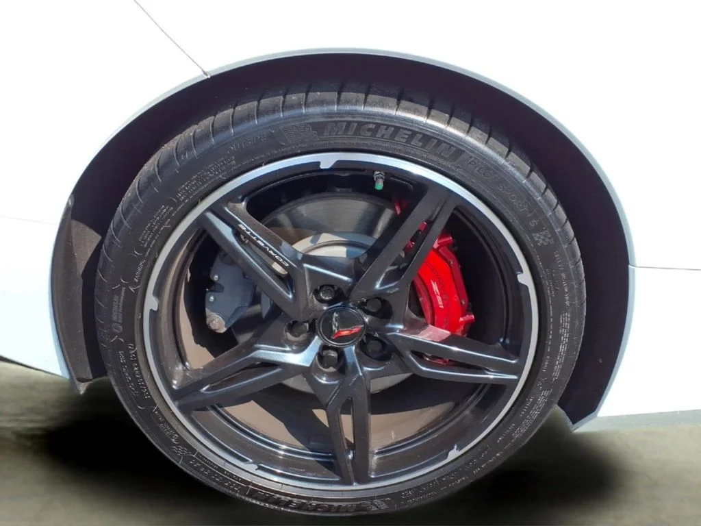 Used 2020 White Chevrolet Stingray image 27