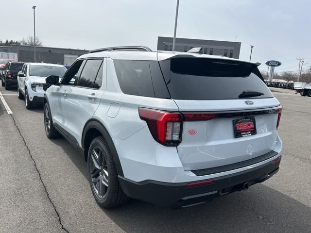 New 2026 Space White Metallic Ford ST-Line image 5