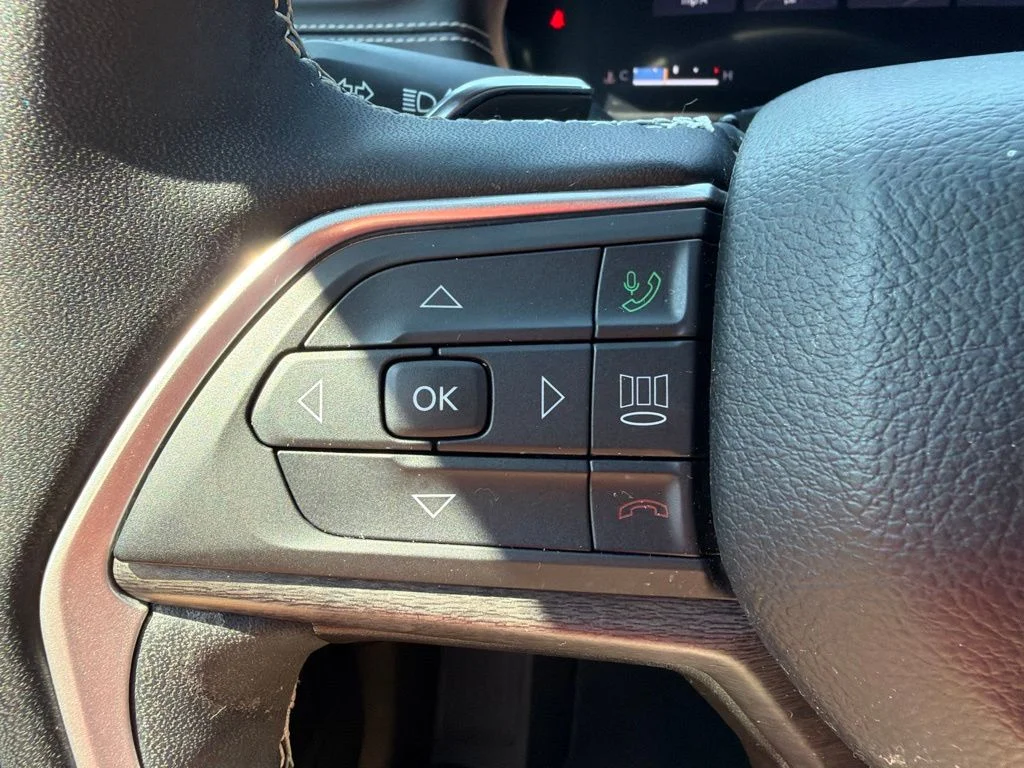 Used 2024 Metallic Jeep Limited image 25
