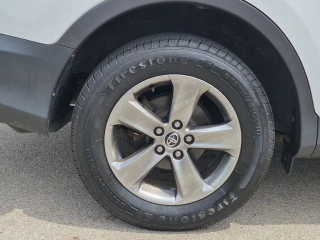 Used 2015 White Toyota XLE image 8