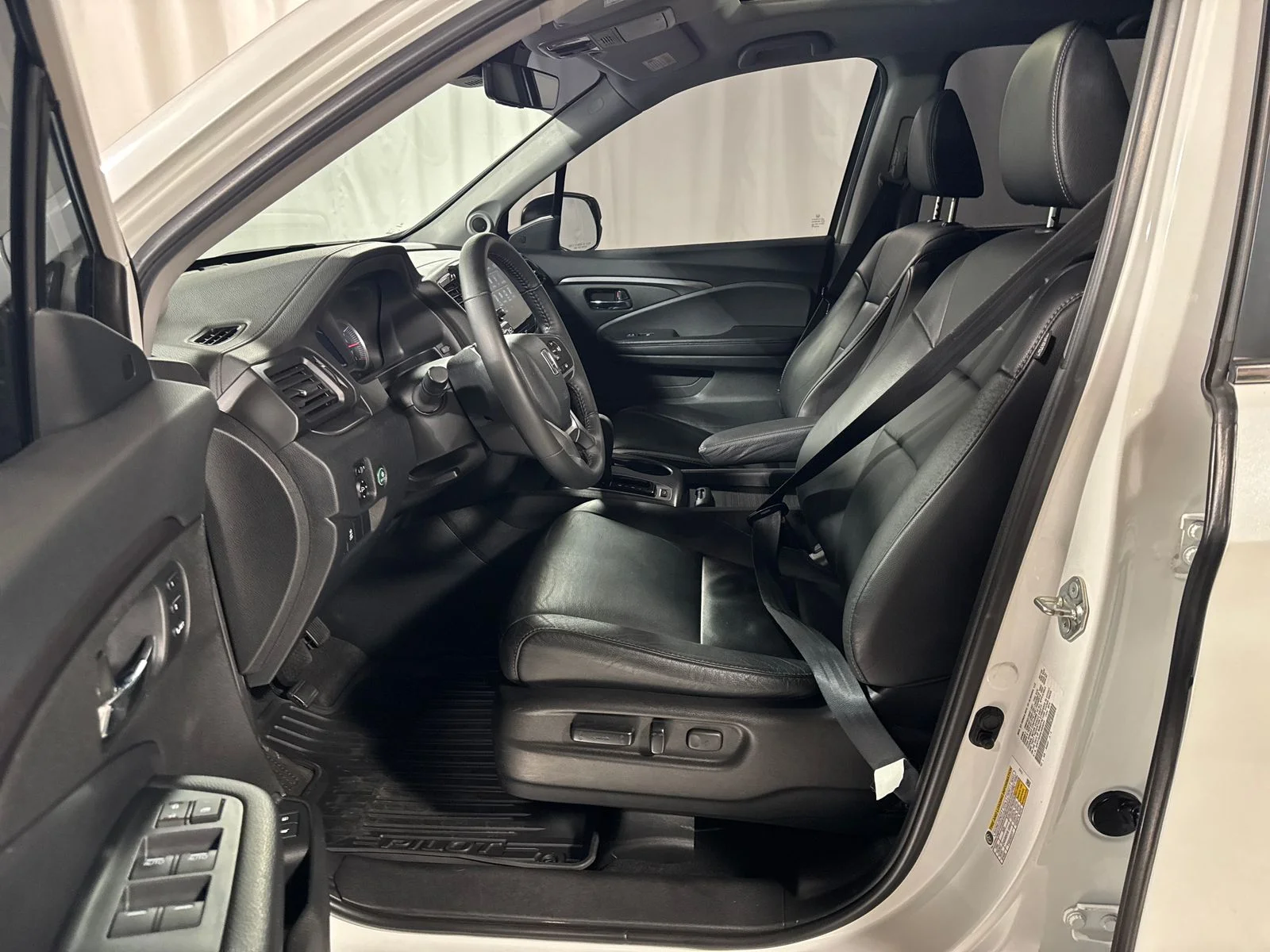 Used 2020 Platinum White Pearl Honda EX-L image 3