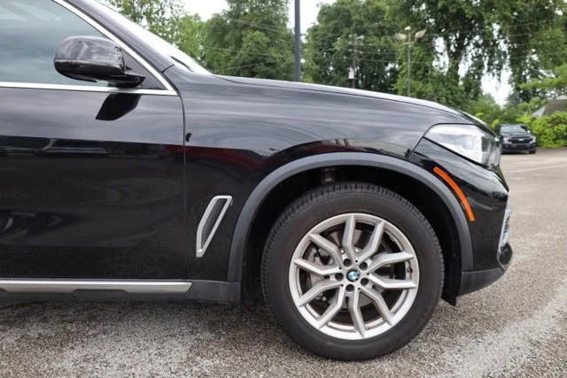 Used 2020 Black BMW xDrive40i image 14