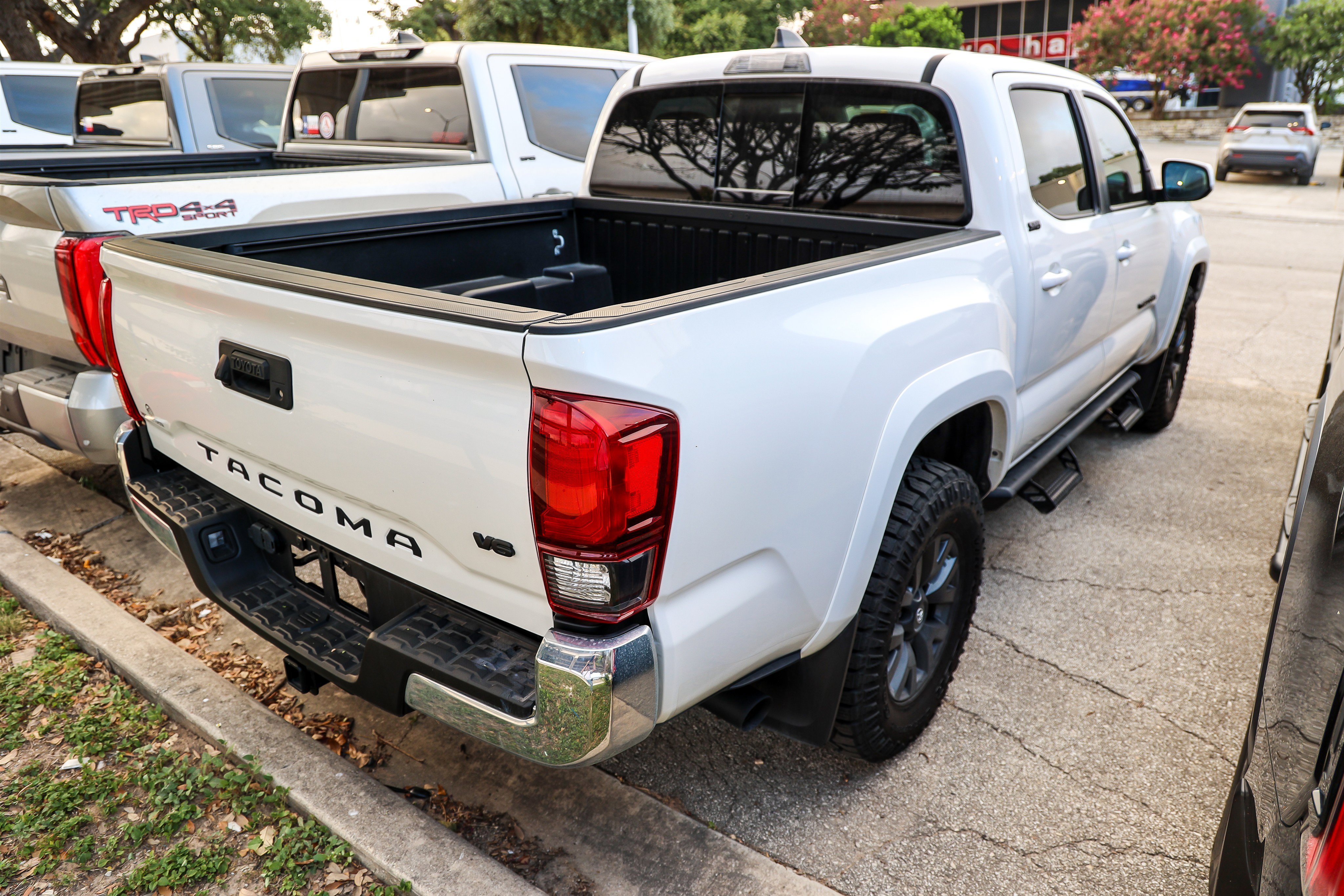 Used 2023 ICE CAP Toyota SR5 image 7