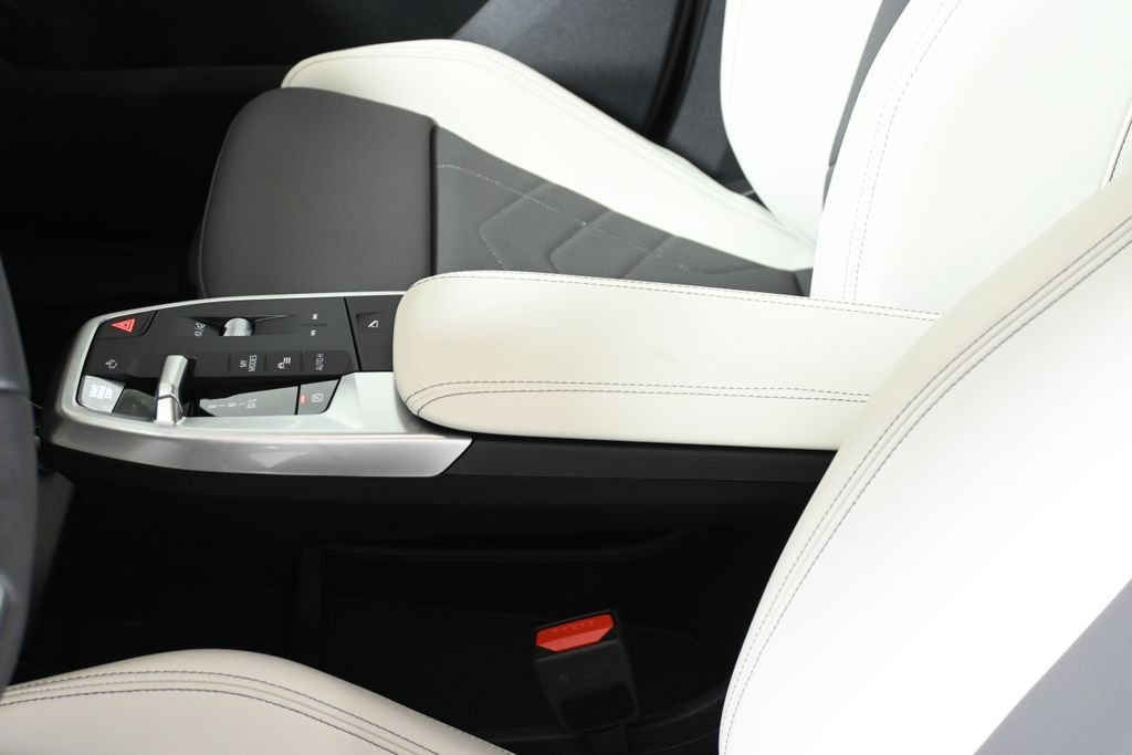 New 2026 White Metallic BMW xDrive28i image 25