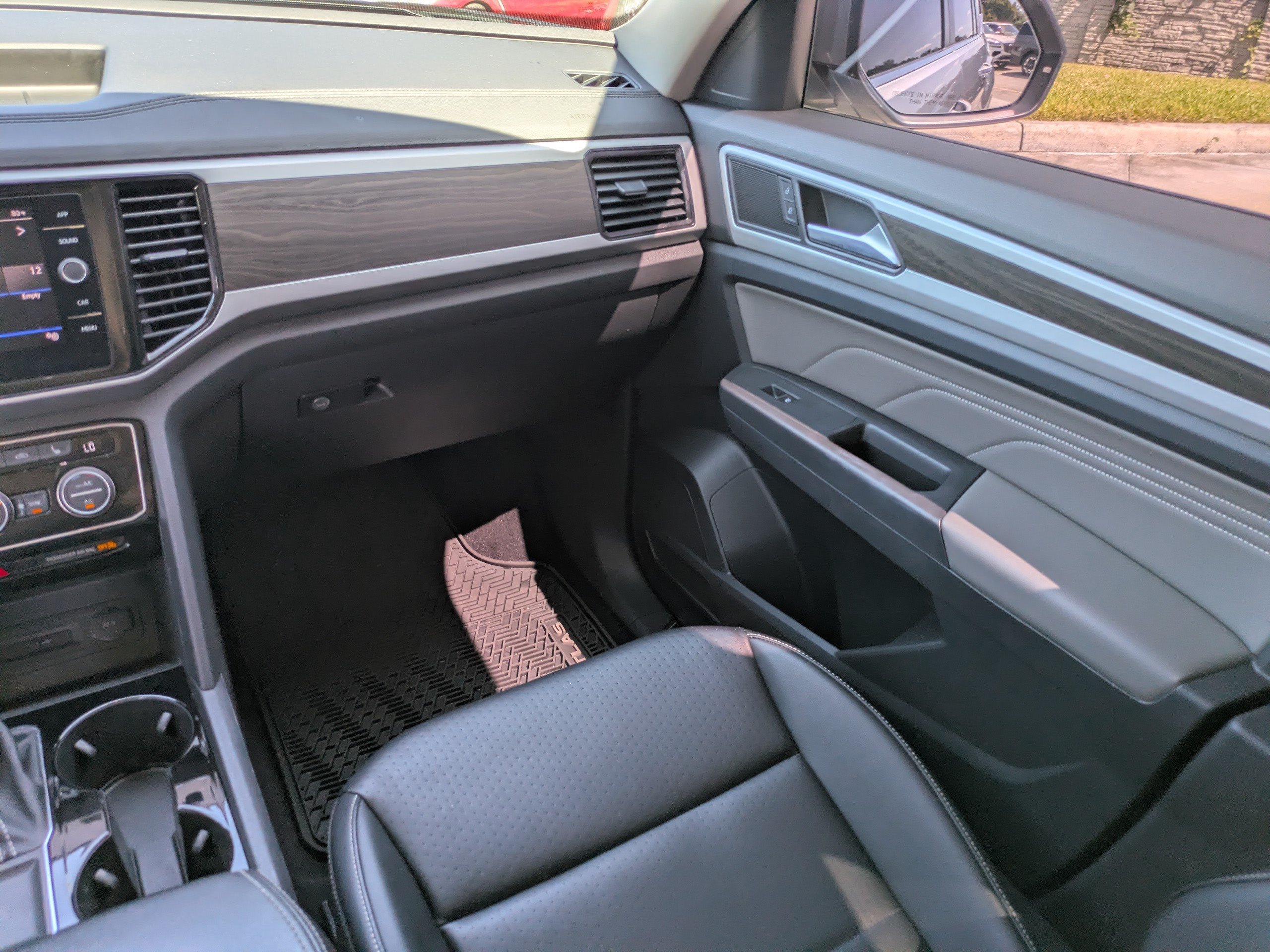 2022 Volkswagen Atlas SE w/Tech - Photo 17