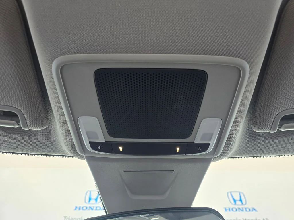 Used 2025  Honda LX image 17
