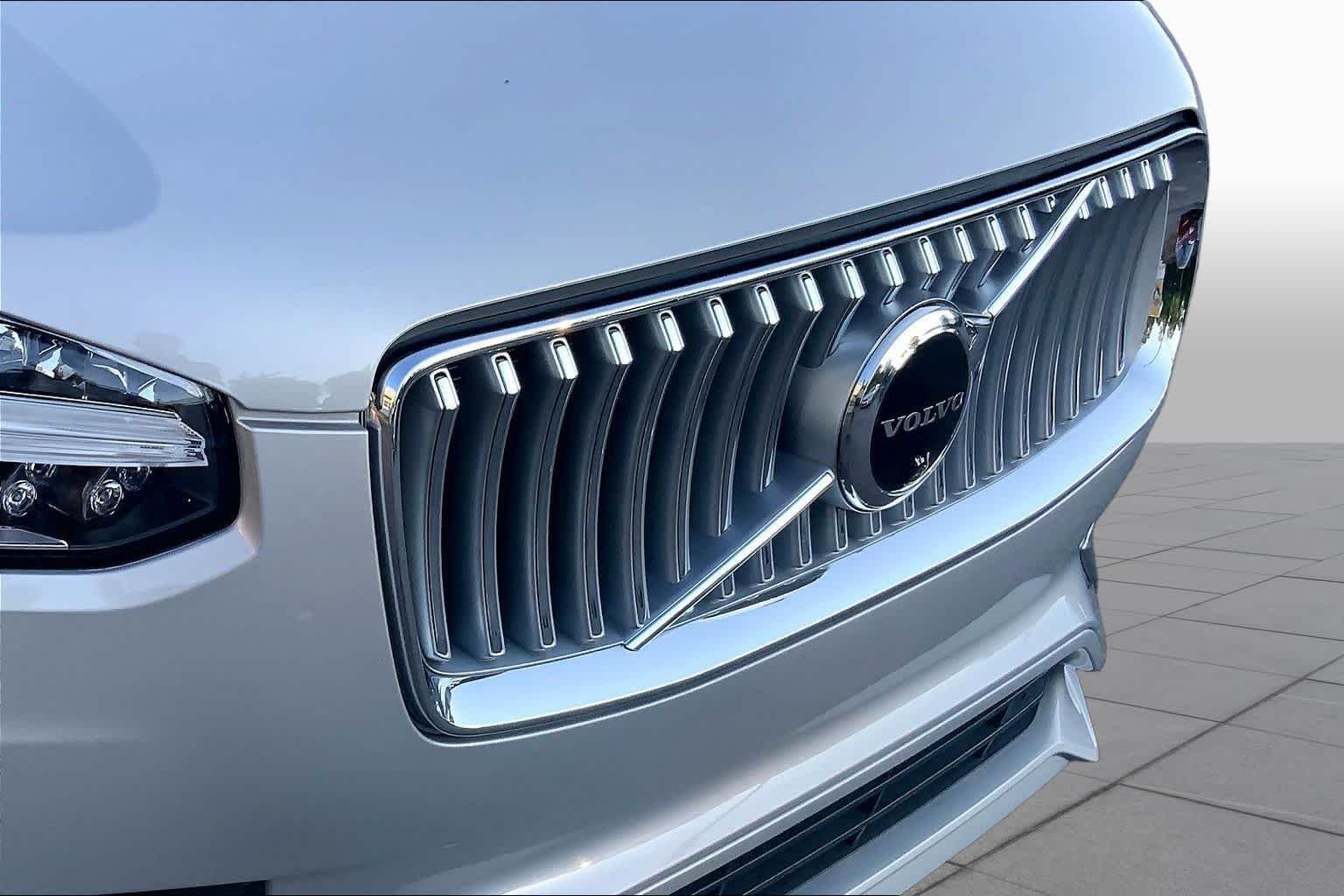 Used 2023 Silver Dawn Metallic Volvo Plus image 29