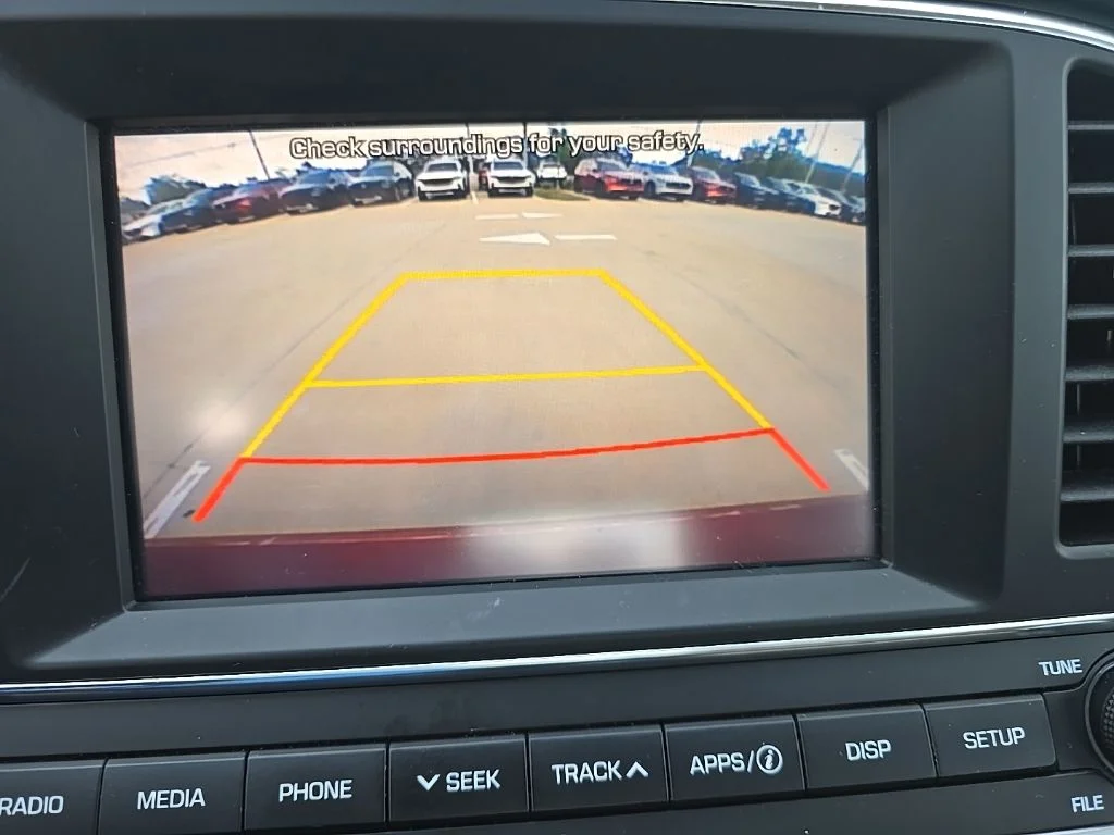 Used 2017 Red Hyundai SE image 5