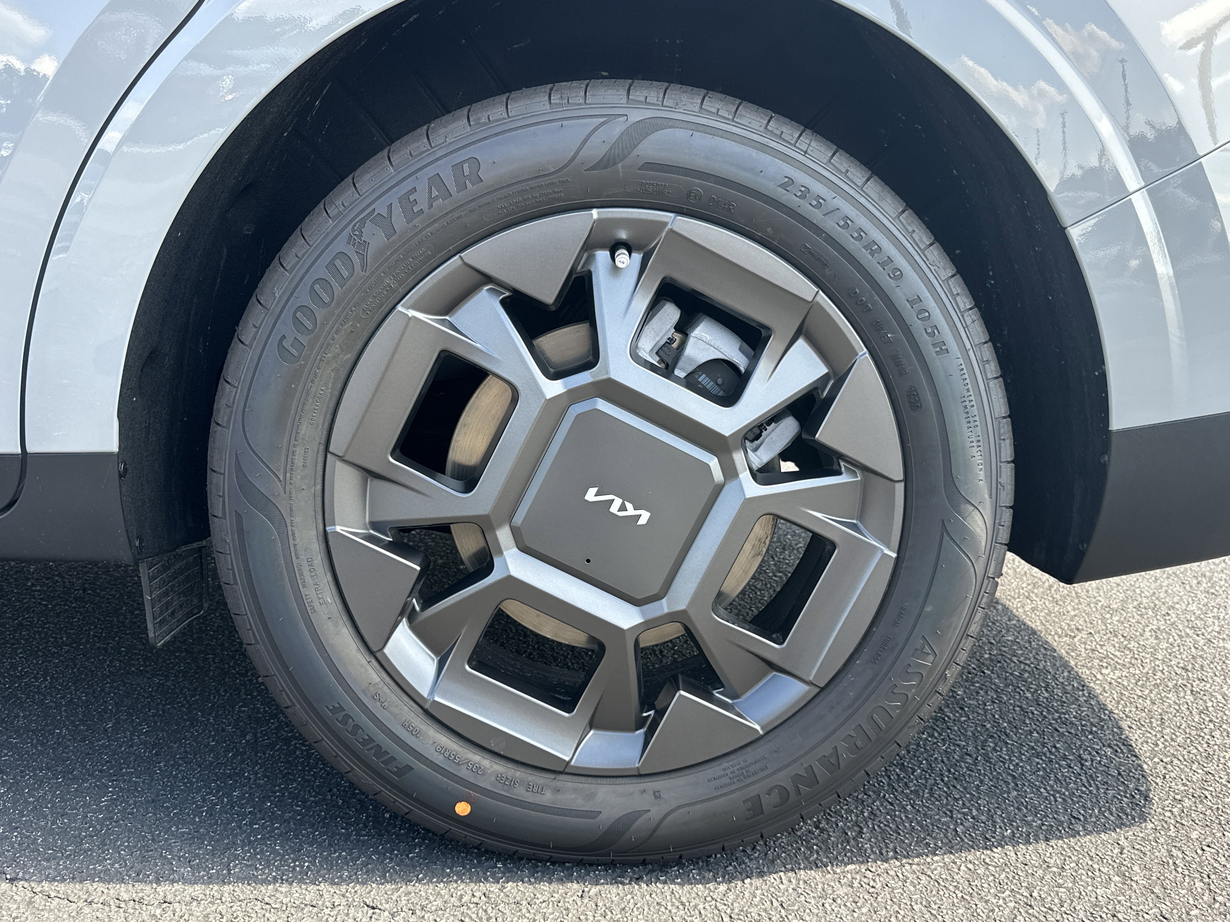 New 2026 Ceramic Silver Kia SX image 21