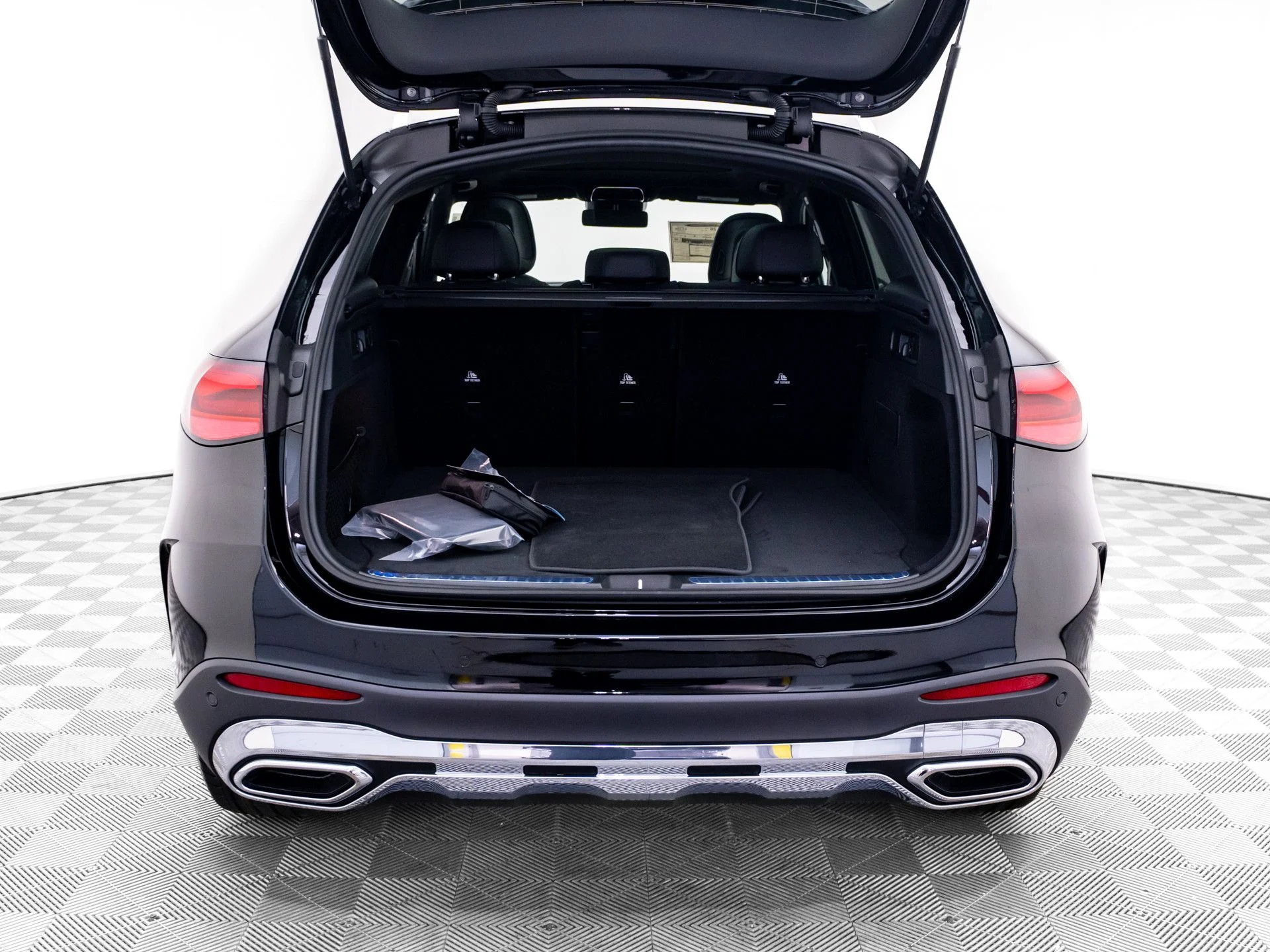 New 2026 Black Mercedes-Benz GLC 300 image 31