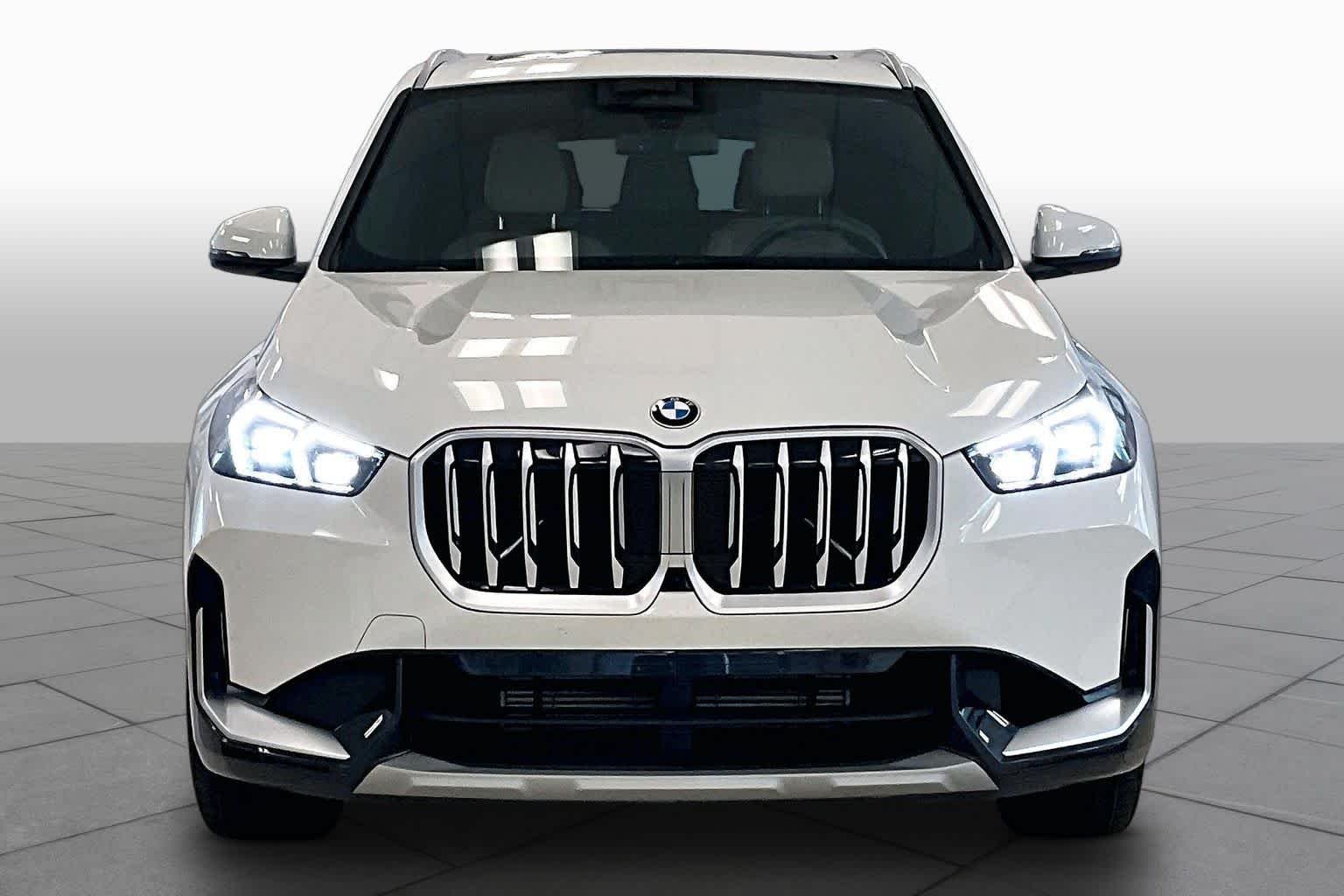 Certified Used 2025 Alpine White BMW xDrive28i image 3