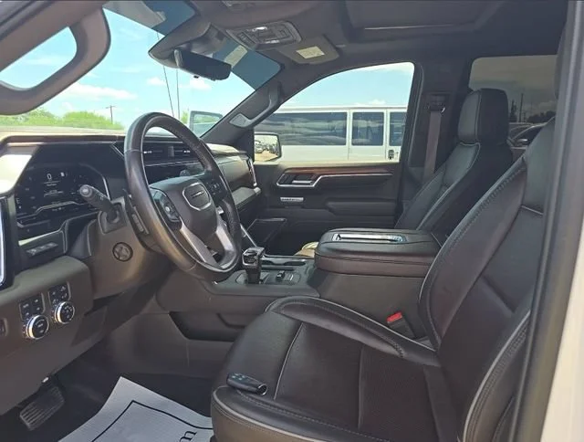 Used 2022 White Frost Tricoat GMC Denali image 4