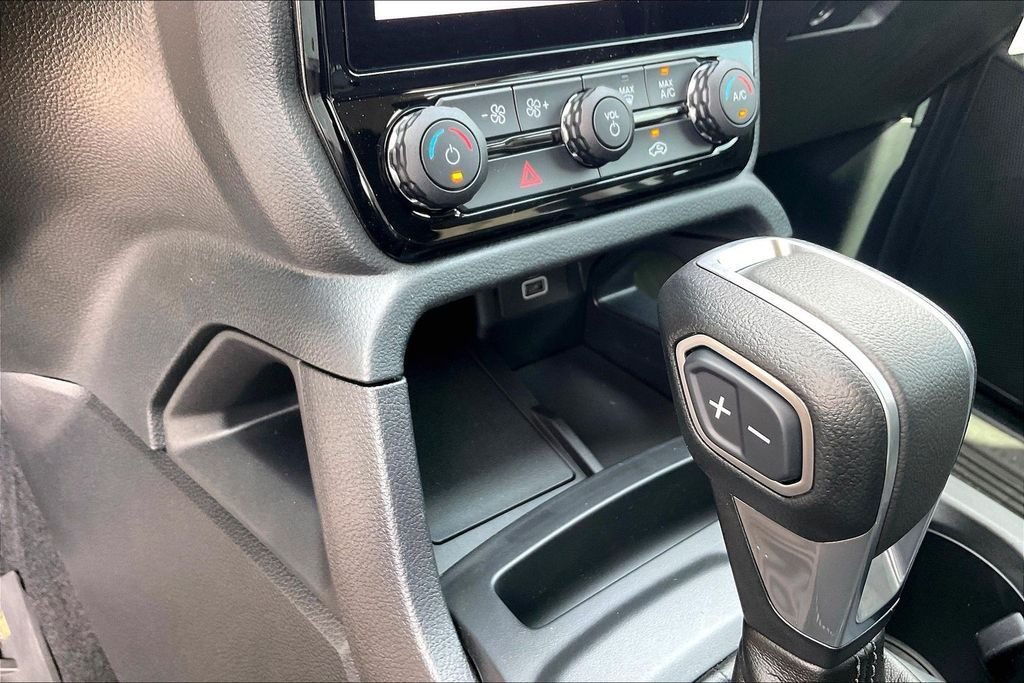New 2026 Oxford White Ford XLT image 19