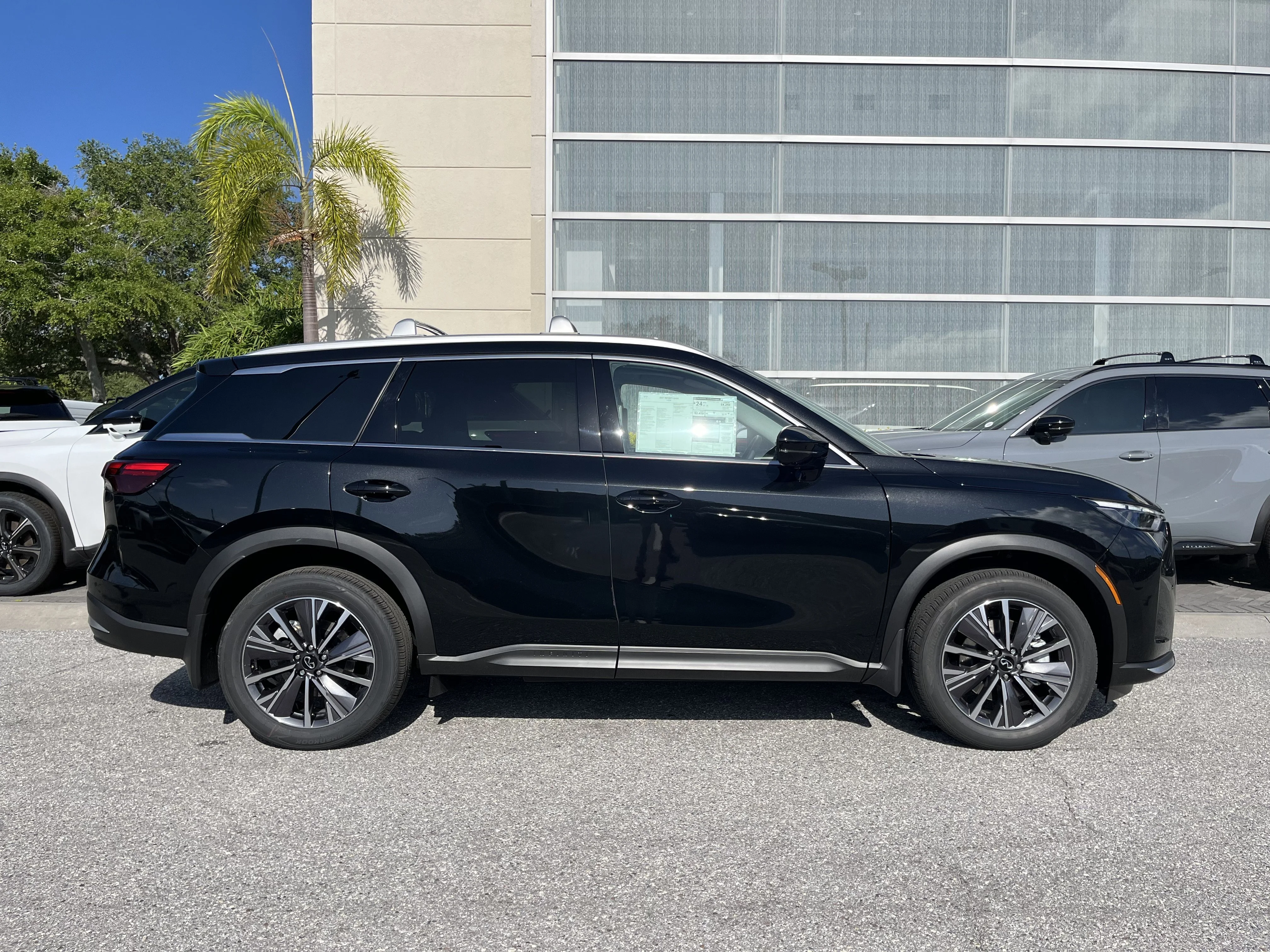 New 2027 Mineral Black INFINITI LUXE image 7