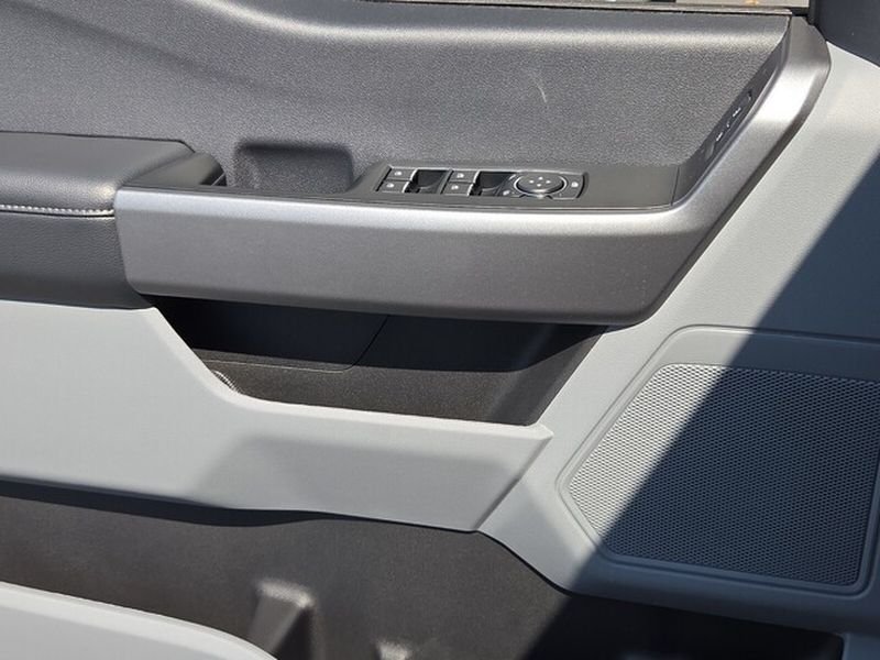 New 2026 Oxford White Ford F-250® XL image 28