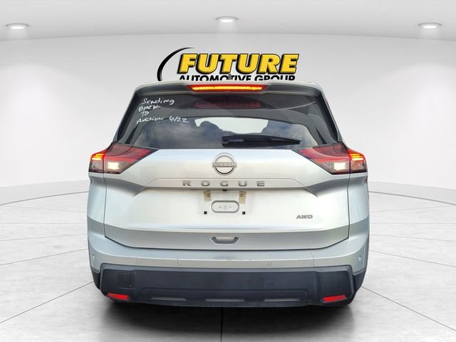 Used 2024 Silver Nissan S image 4