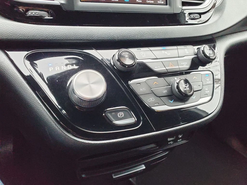 Used 2019 Black Chrysler Touring Plus image 22