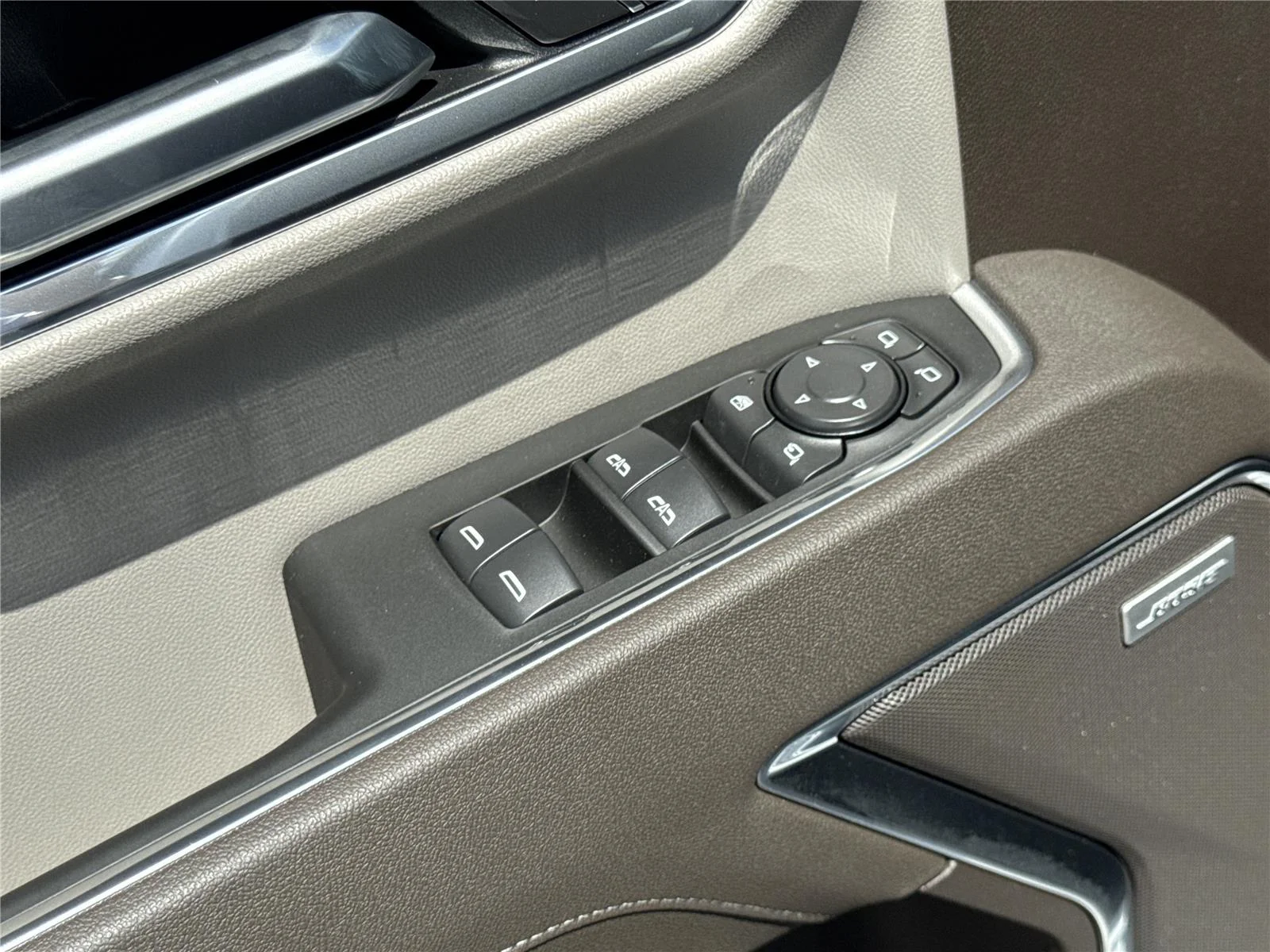 New 2026 Summit White GMC SLT image 19